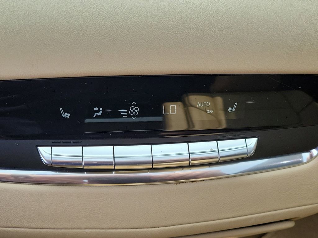 Used 2022 Cadillac Escalade ESV Premium Luxury AWD/4WD image 15
