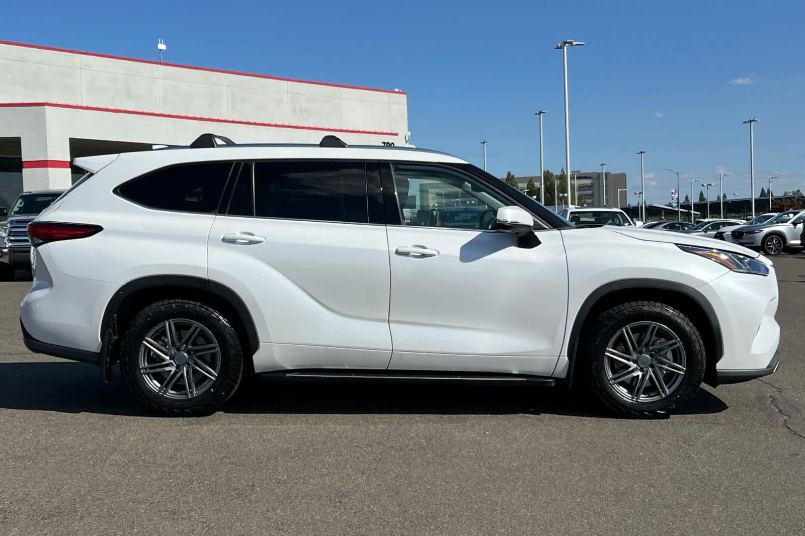Used 2022 Toyota Highlander Platinum AWD/4WD image 6