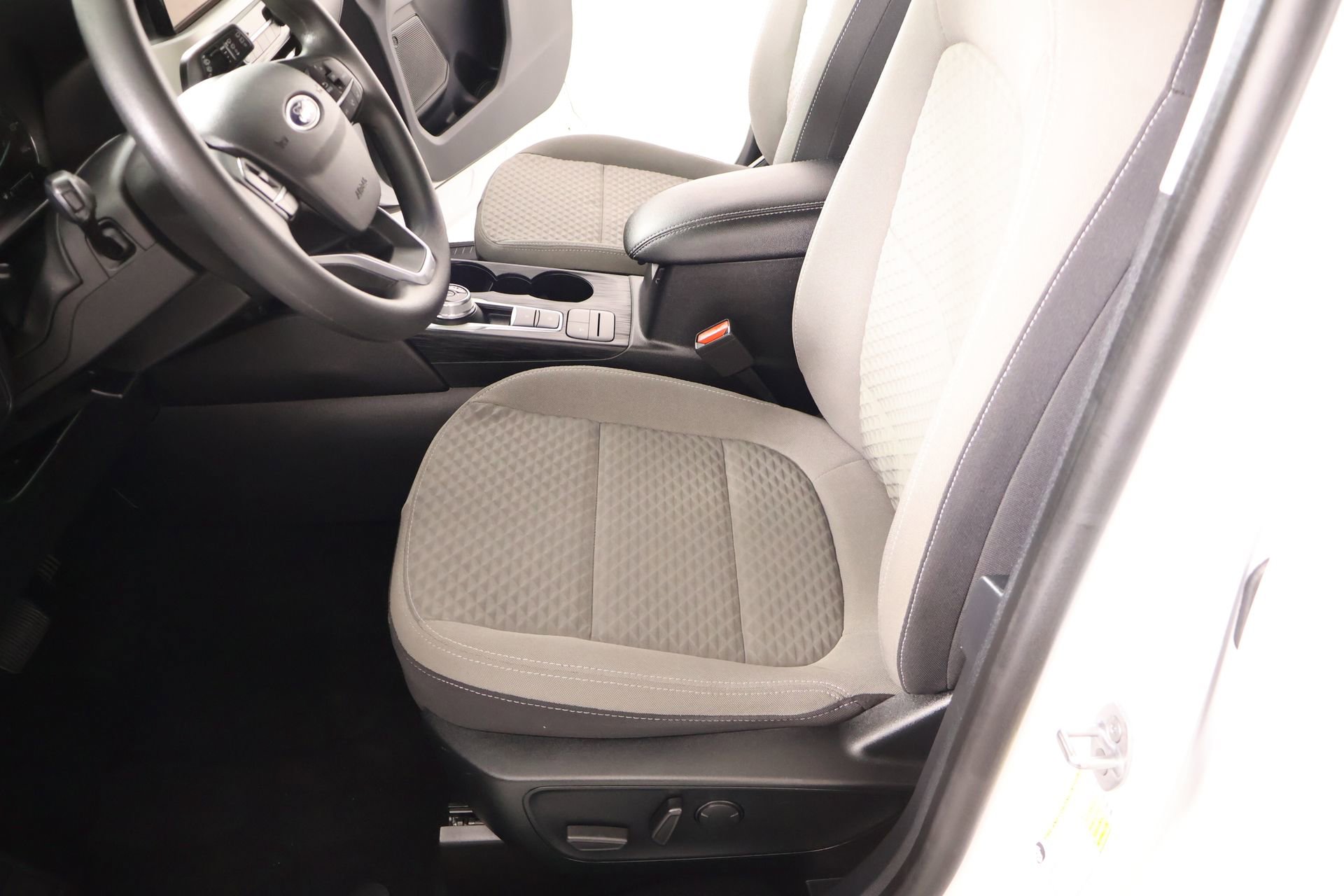 Used 2022 Ford Escape SE FWD image 10