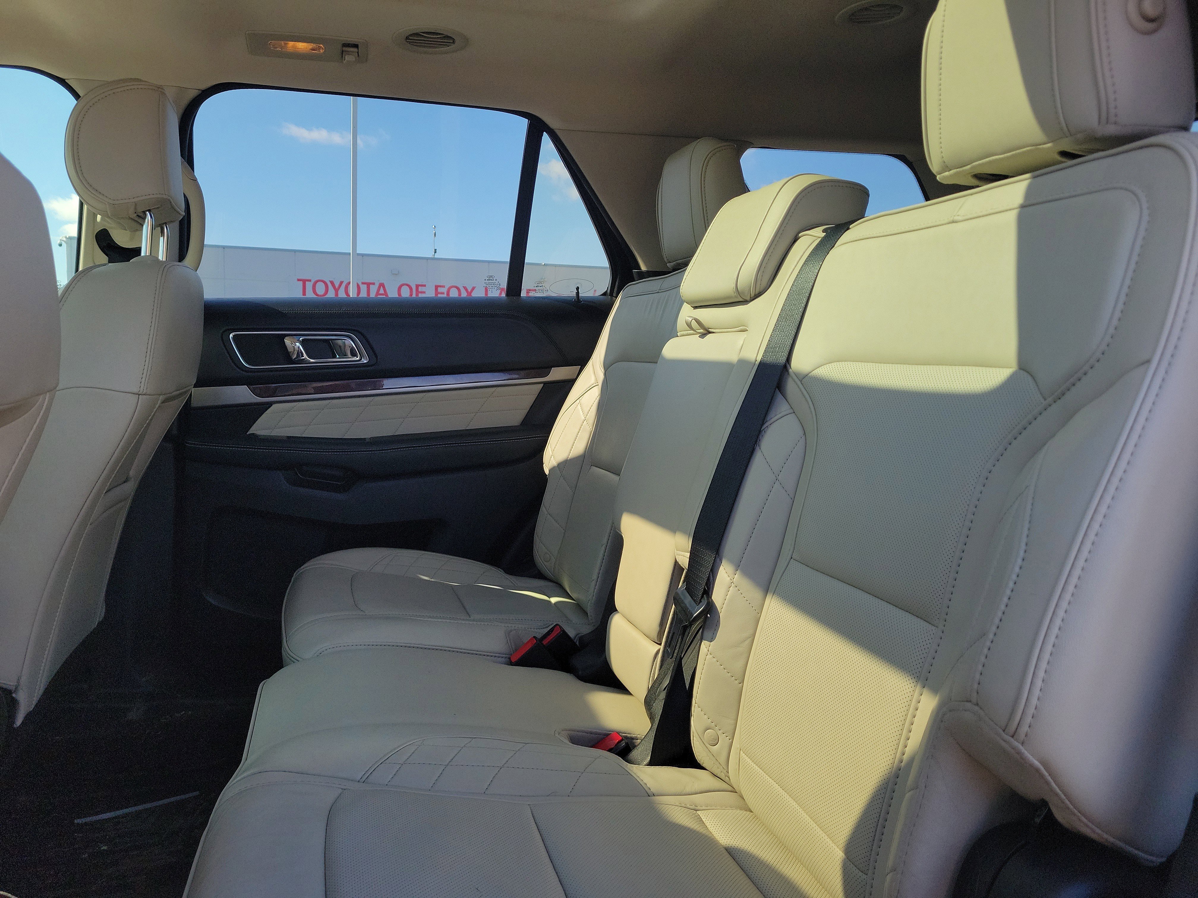 Used 2016 Ford Explorer Platinum image 10