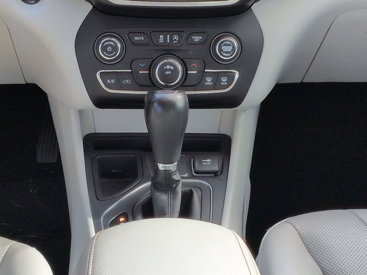 Used 2021 Jeep Cherokee Latitude Lux FWD image 18