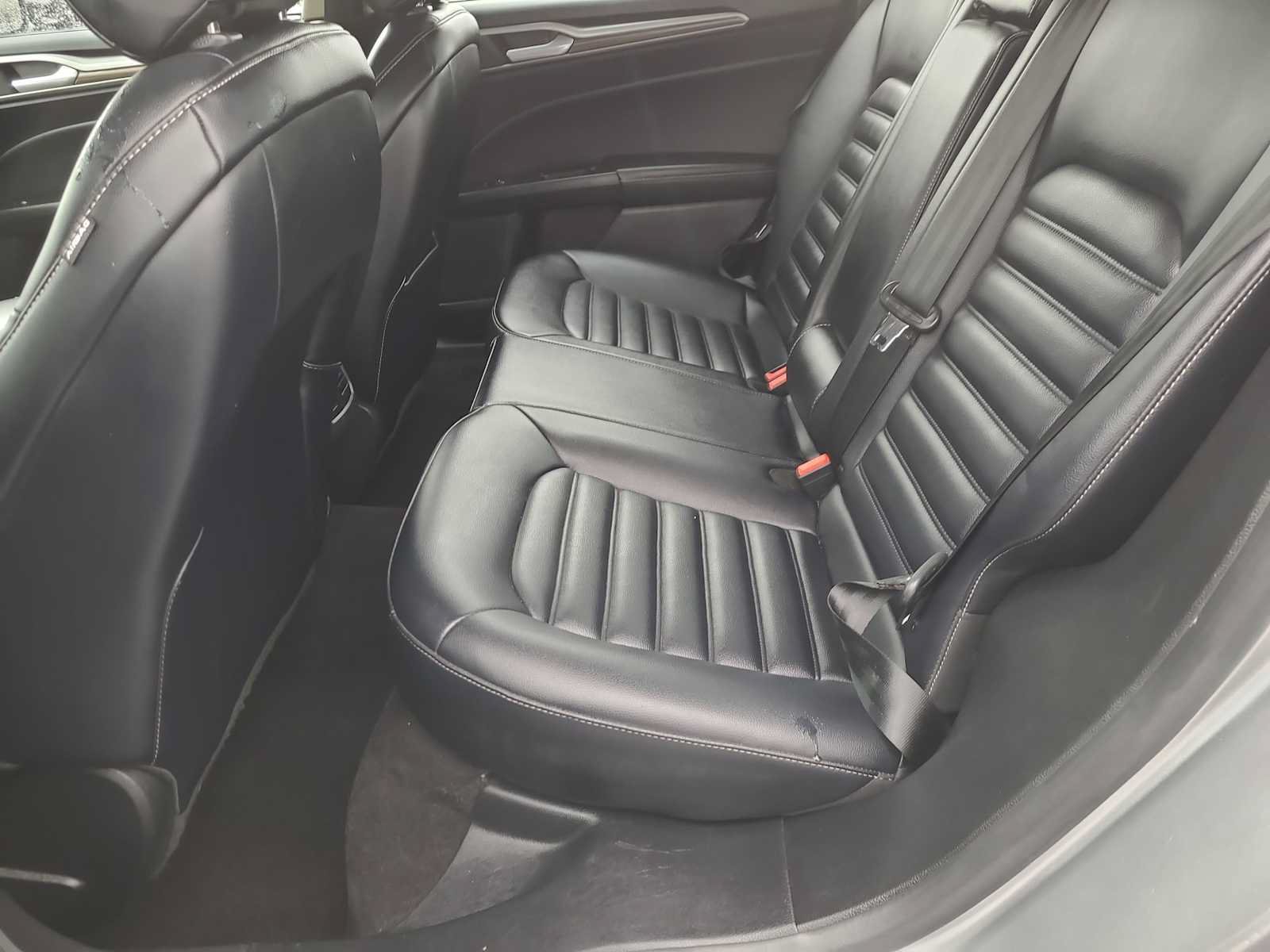 Used 2020 Ford Fusion SEL FWD image 21