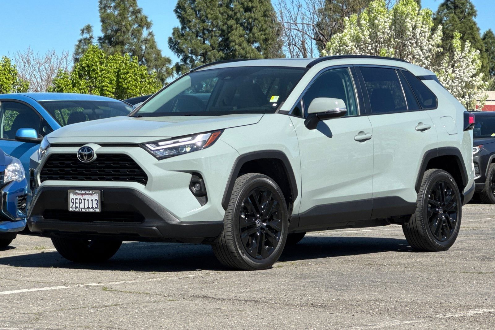 Used 2022 Toyota RAV4 XLE Premium image 8