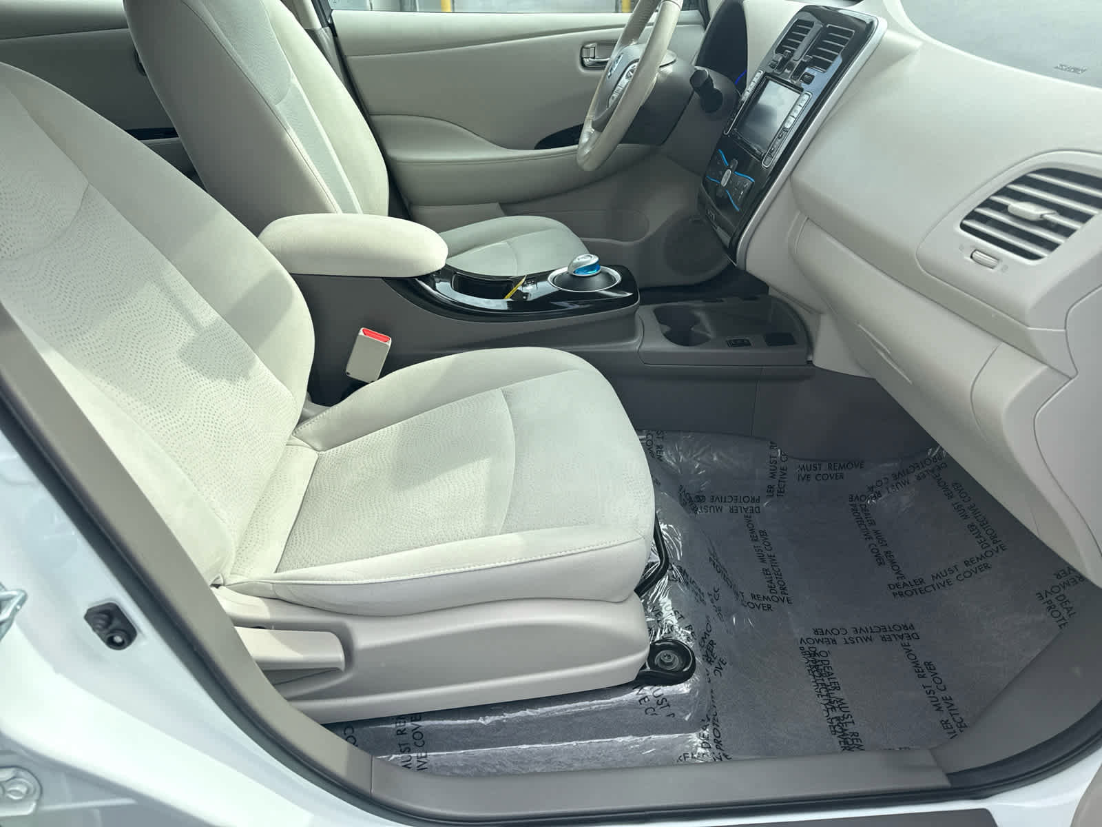 Used 2017 Nissan Leaf SV w/ Premium Package image 12