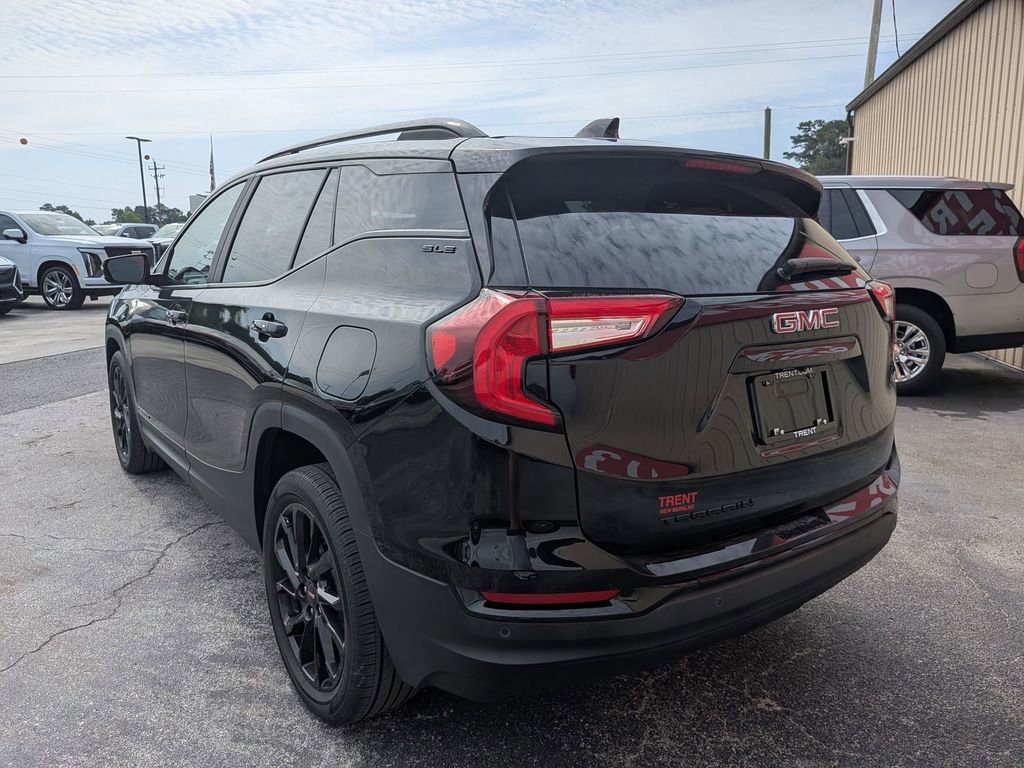 Certified 2023 GMC Terrain SLE w/ Elevation Edition FWD image 3