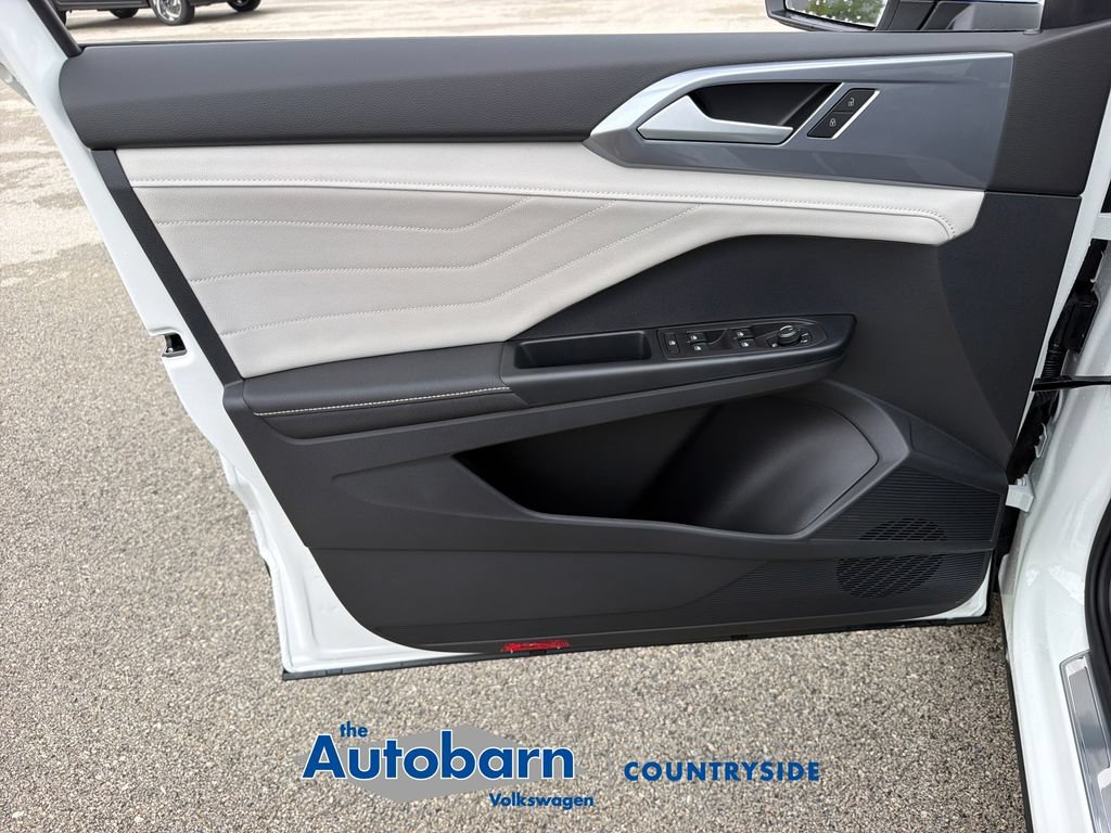 New 2026 Volkswagen Taos SEL AWD/4WD image 9