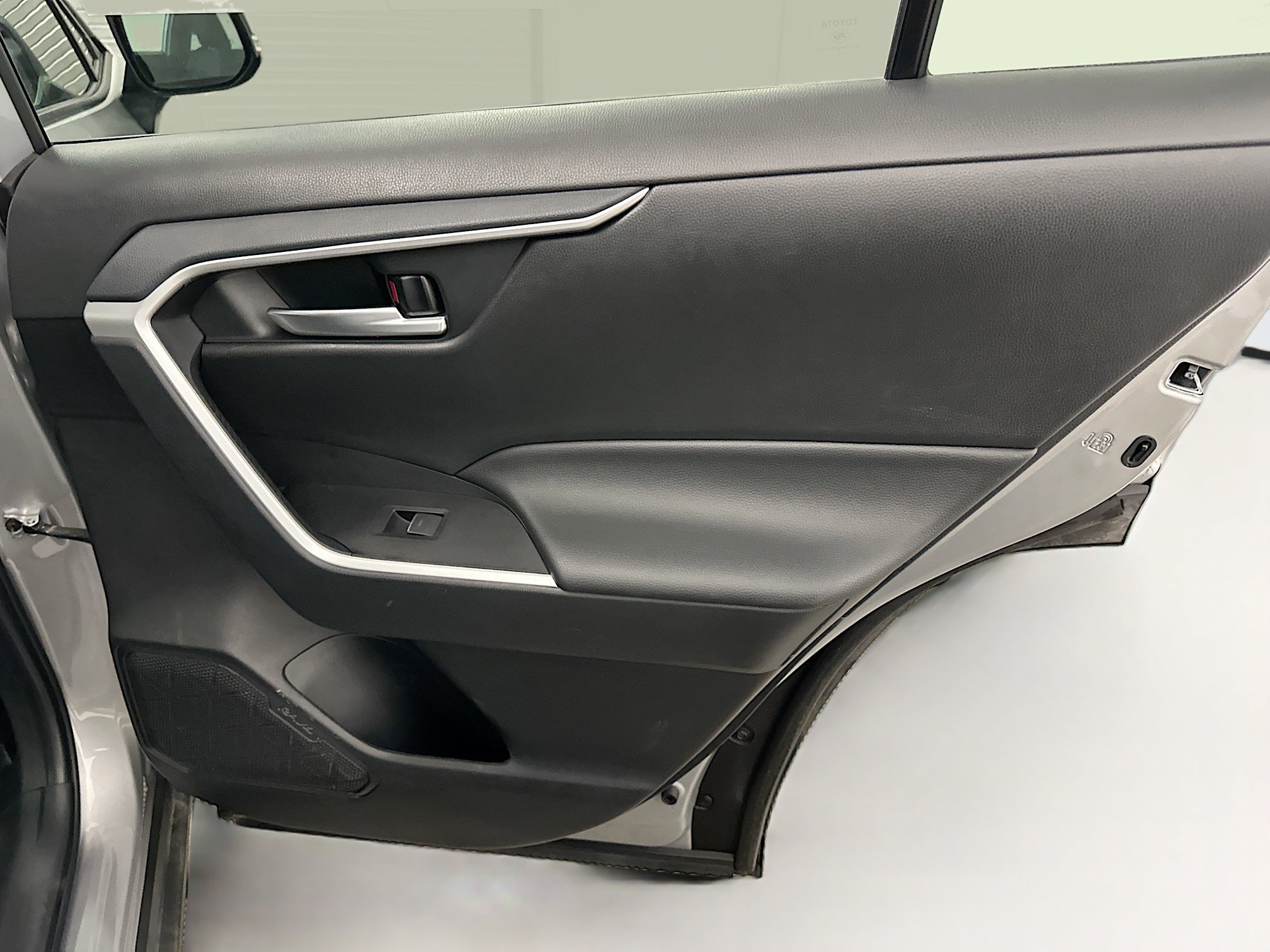 Used 2025 Toyota RAV4 XLE image 33