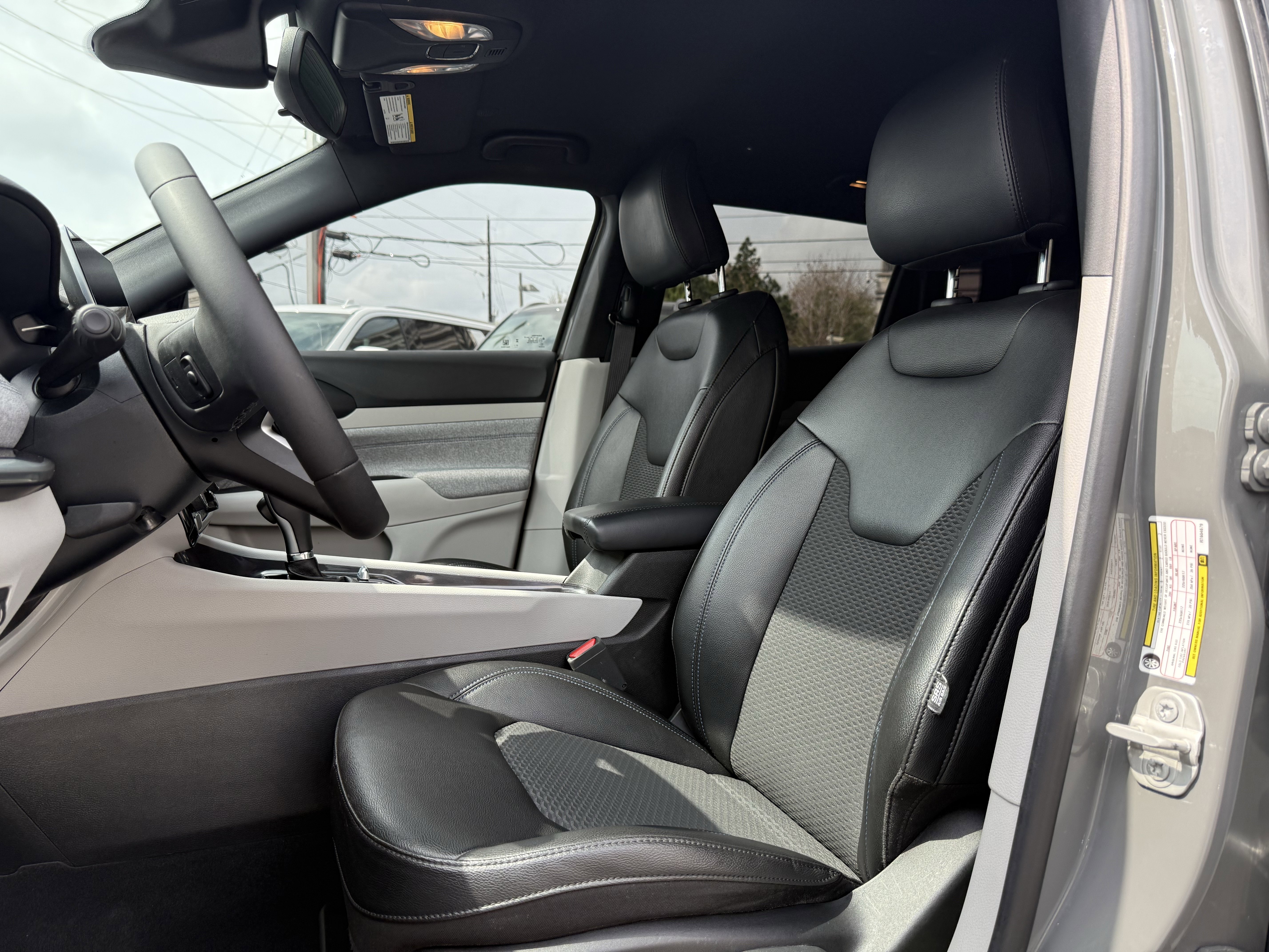 Used 2024 Jeep Compass Latitude image 13