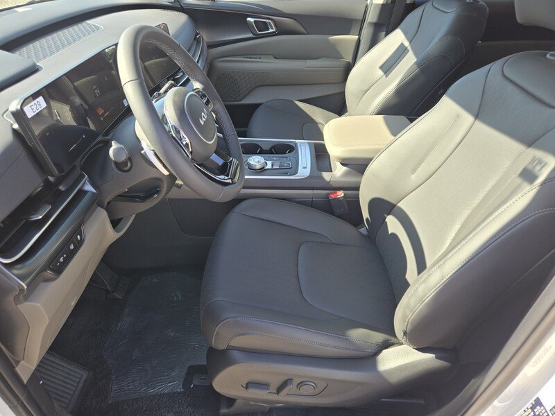 New 2026 Kia Carnival LXS FWD image 6