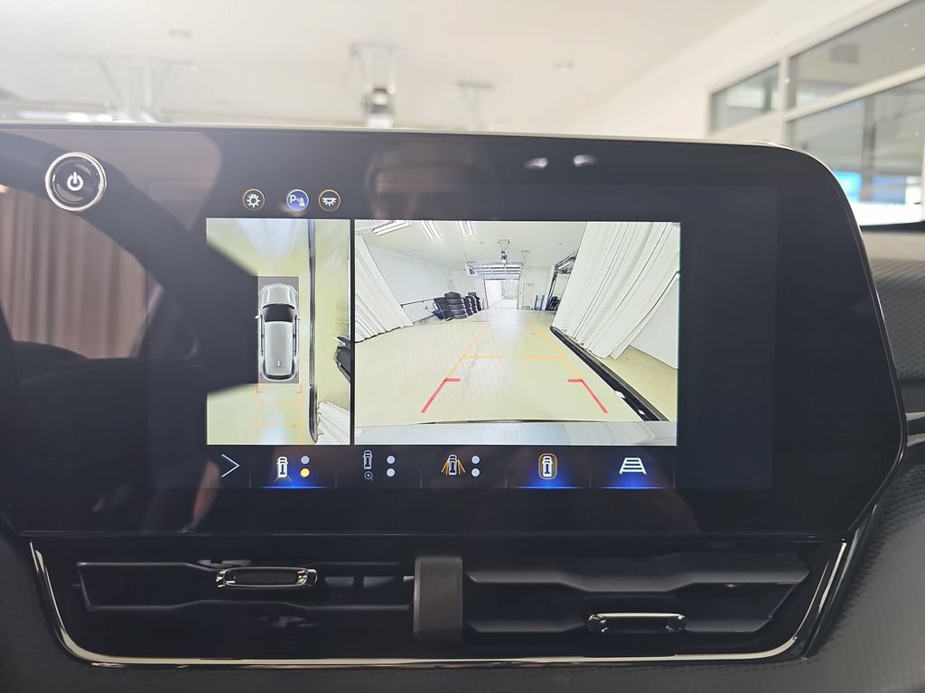 Certified 2025 Chevrolet Equinox RS w/ Safety and Technology Package AWD/4WD image 30