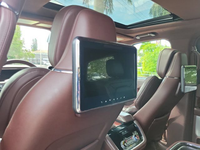 Used 2020 Lincoln Navigator Black Label w/ Cargo Convenience Package AWD/4WD image 17