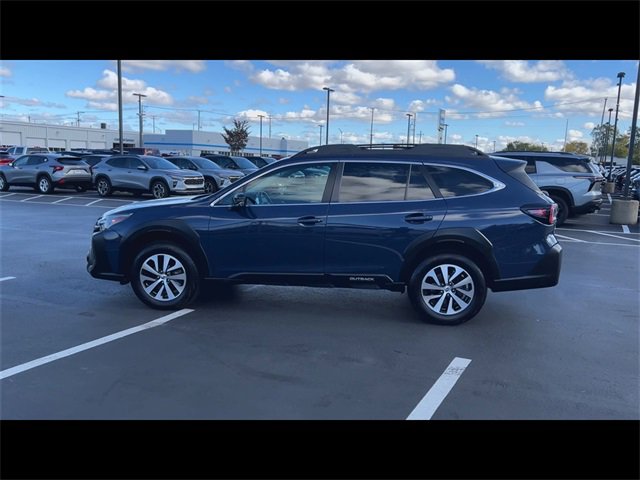 Used 2023 Subaru Outback Premium image 5