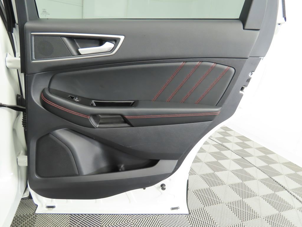 Used 2020 Ford Edge ST-Line w/ Cold Weather Package image 28