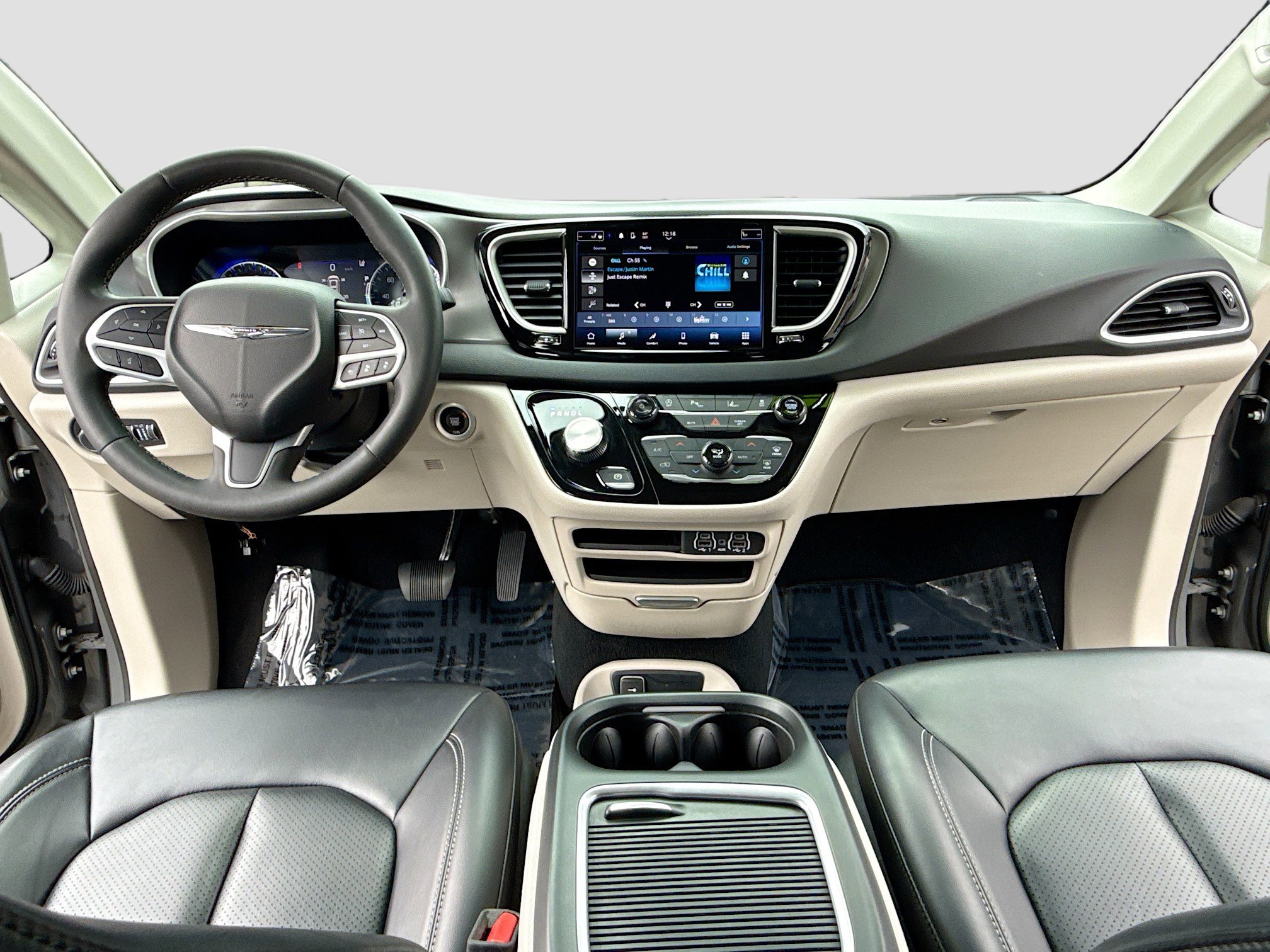 Used 2023 Chrysler Pacifica Touring-L FWD image 3