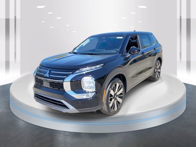 New 2025 Mitsubishi Outlander SE image 2