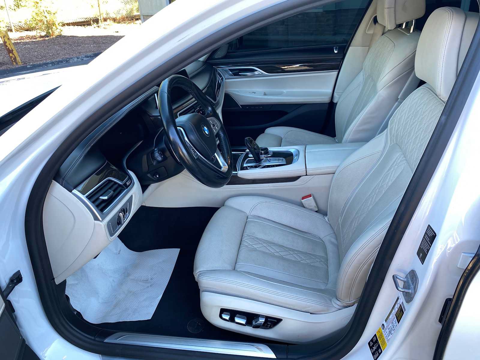 Used 2021 BMW 750i xDrive w/ Luxury Rear Seating Package AWD/4WD image 9