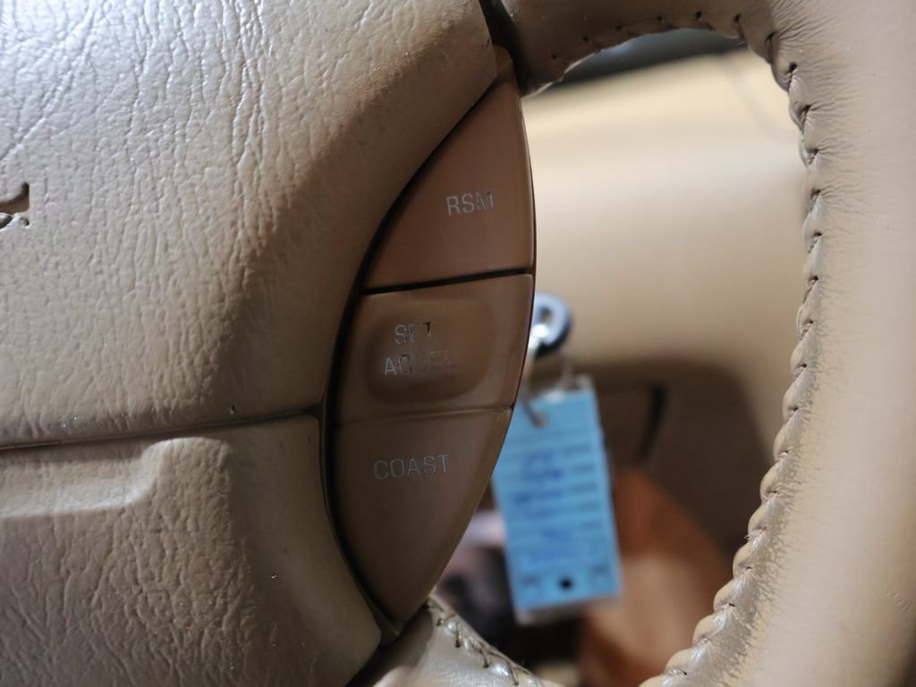 Used 1996 Lincoln Mark VIII RWD image 23