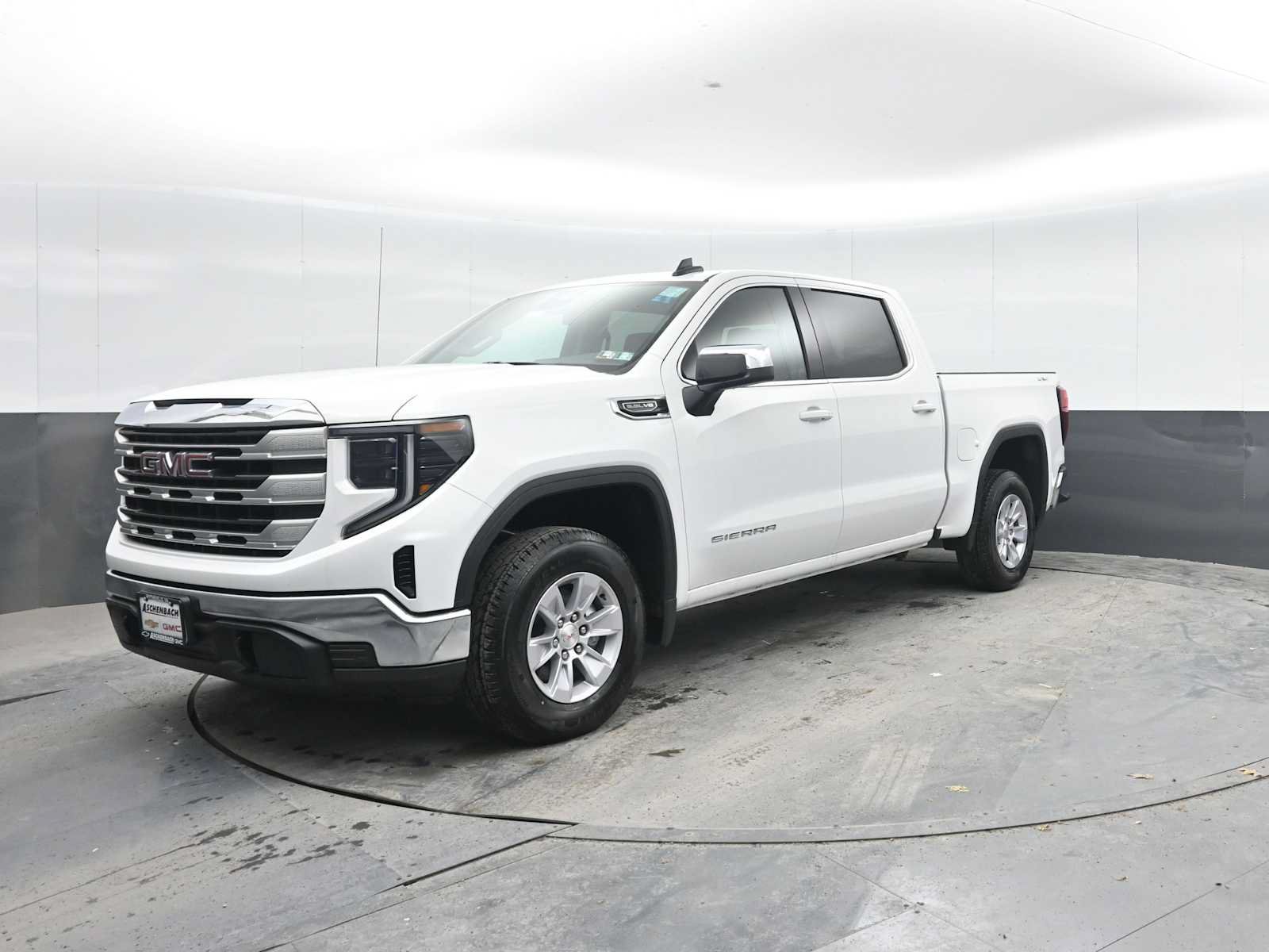 New 2026 GMC Sierra 1500 SLE w/ Preferred Package AWD/4WD image 4