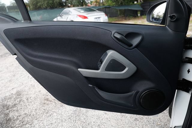 Used 2015 smart fortwo passion RWD image 34
