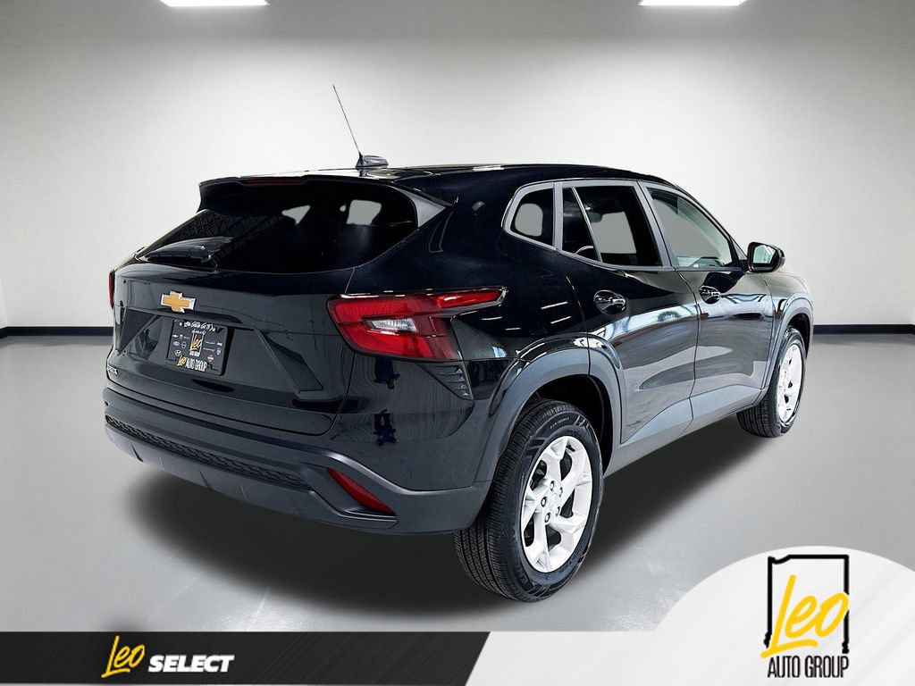 Used 2024 Chevrolet Trax LS w/ LS Convenience Package FWD image 8