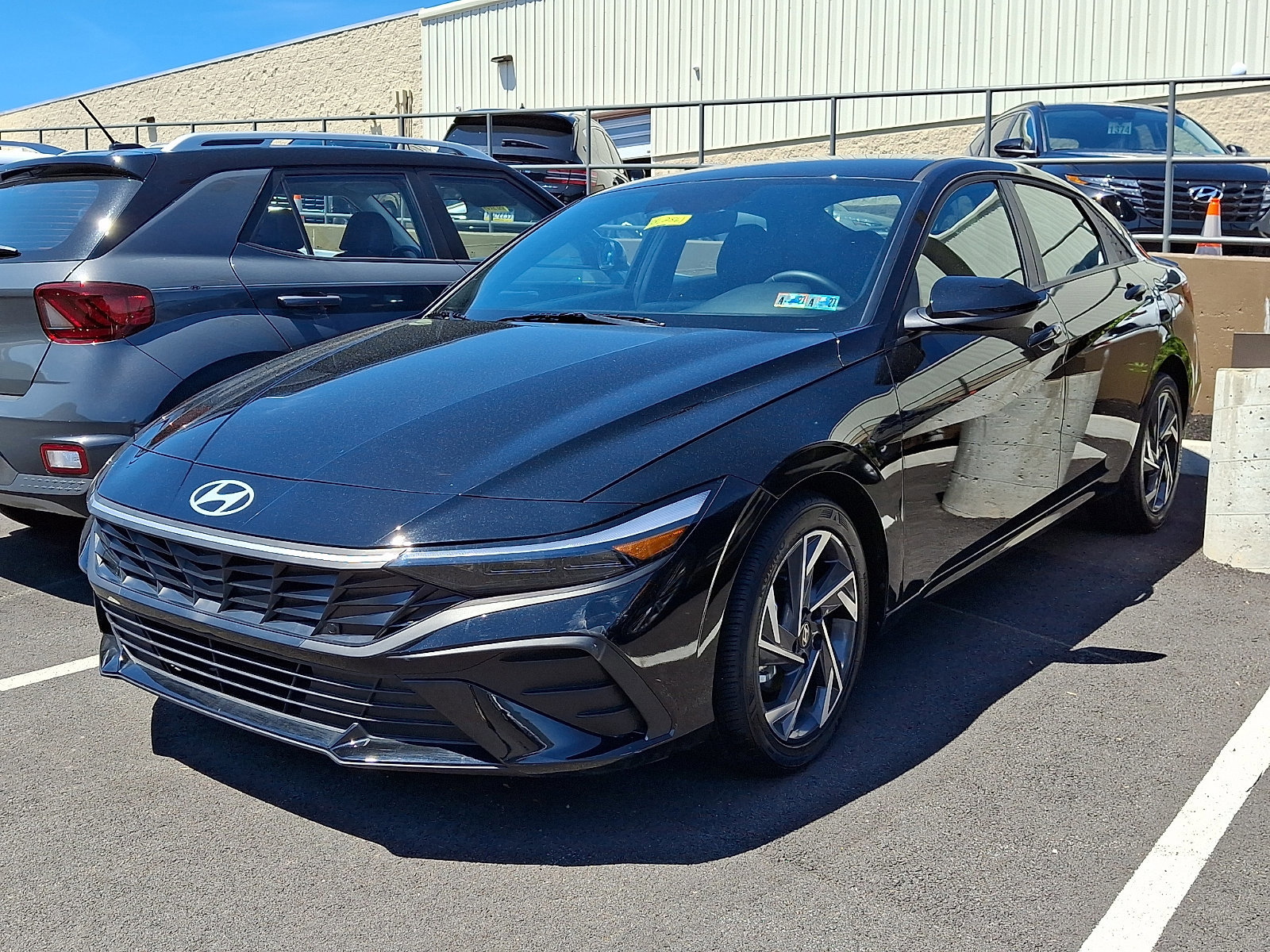 Certified 2025 Hyundai Elantra Sport FWD image 3