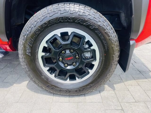 Used 2025 Toyota 4Runner TRD Off-Road Premium AWD/4WD image 32