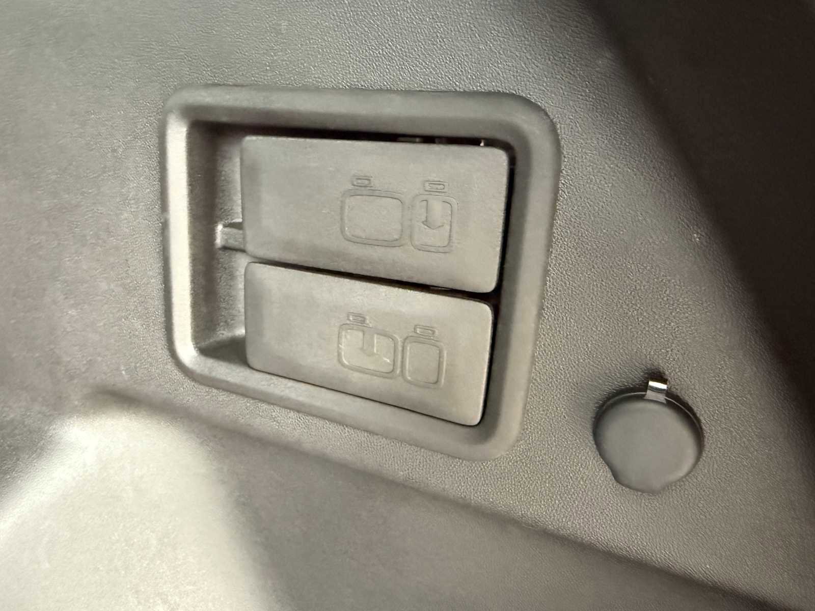 Used 2022 Chevrolet Equinox RS w/ RS Leather Package image 30