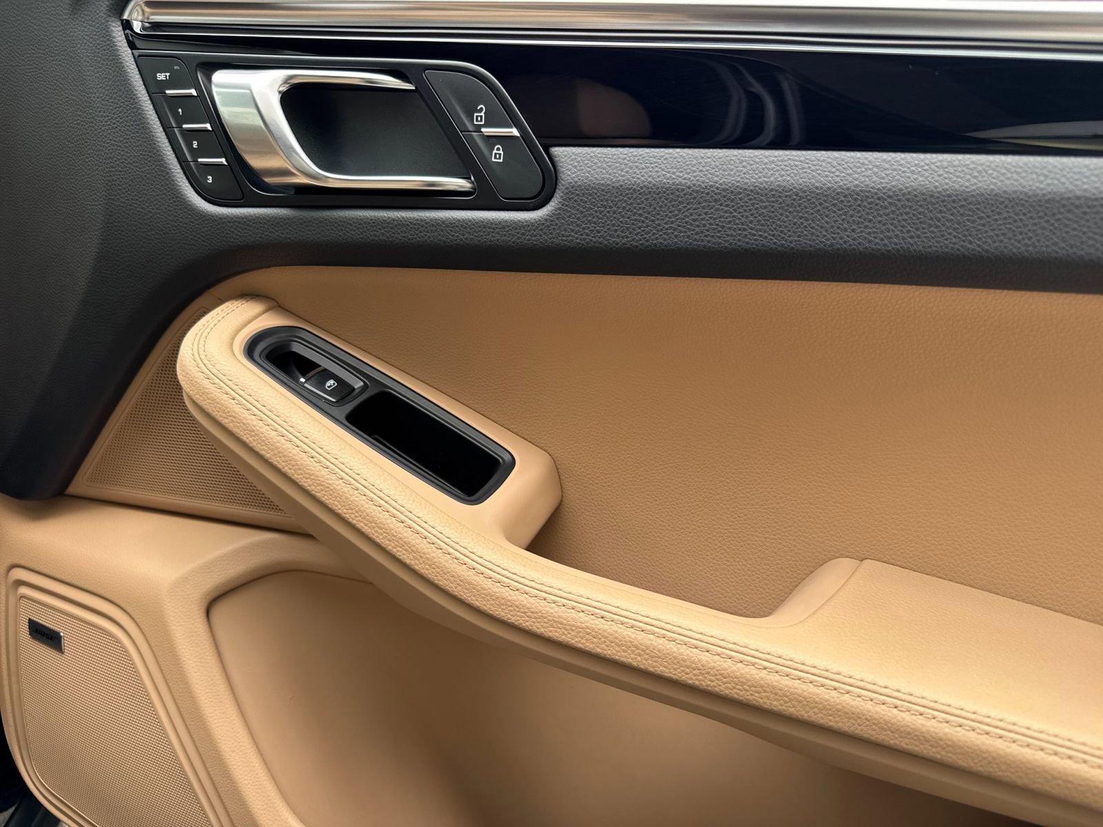 Certified 2023 Porsche Macan image 20