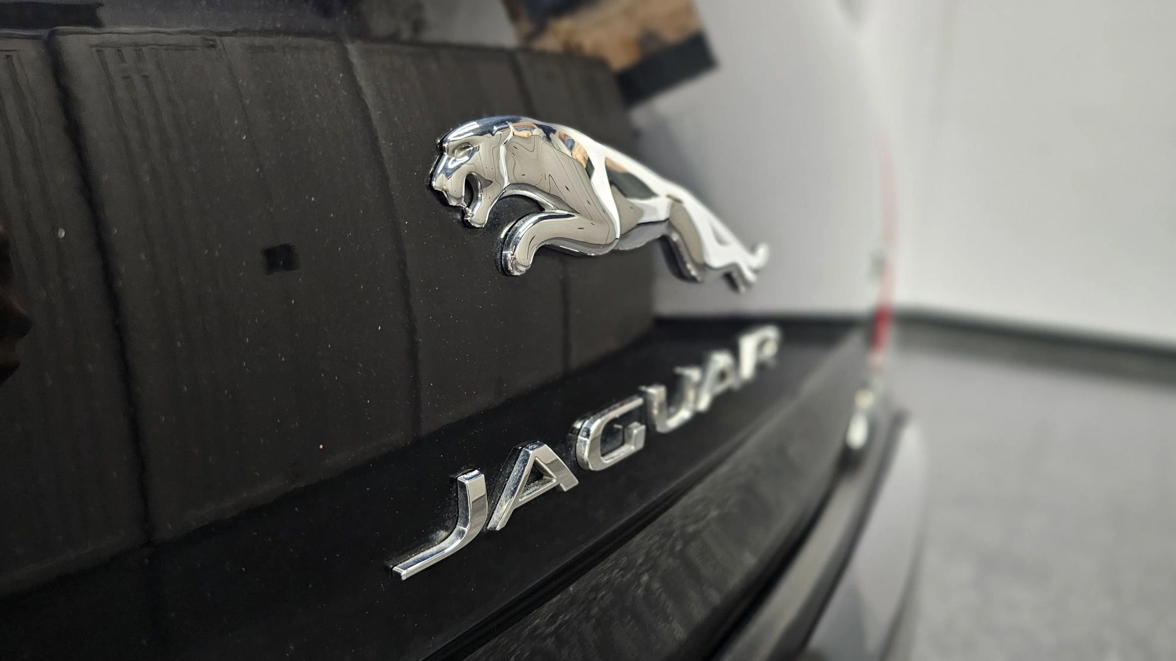 Used 2018 Jaguar XJ R-Sport RWD image 30