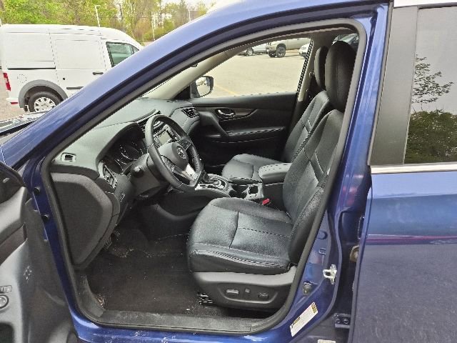Used 2019 Nissan Rogue SV w/ Premium Package AWD/4WD image 14