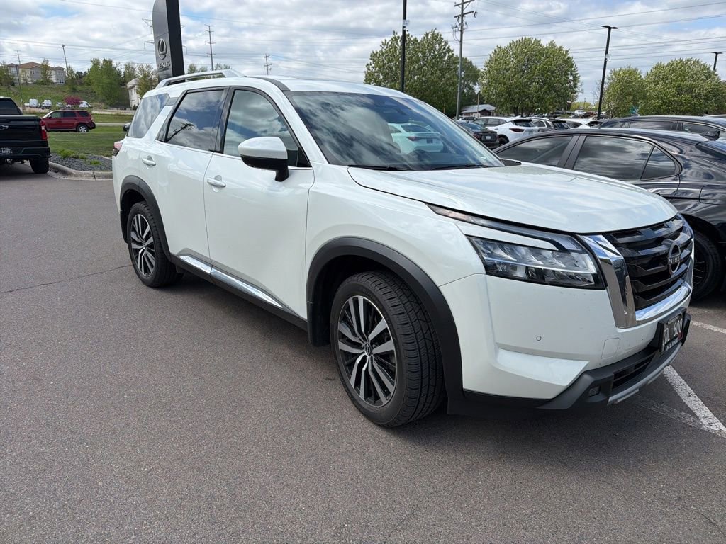 Used 2024 Nissan Pathfinder Platinum AWD/4WD image 8