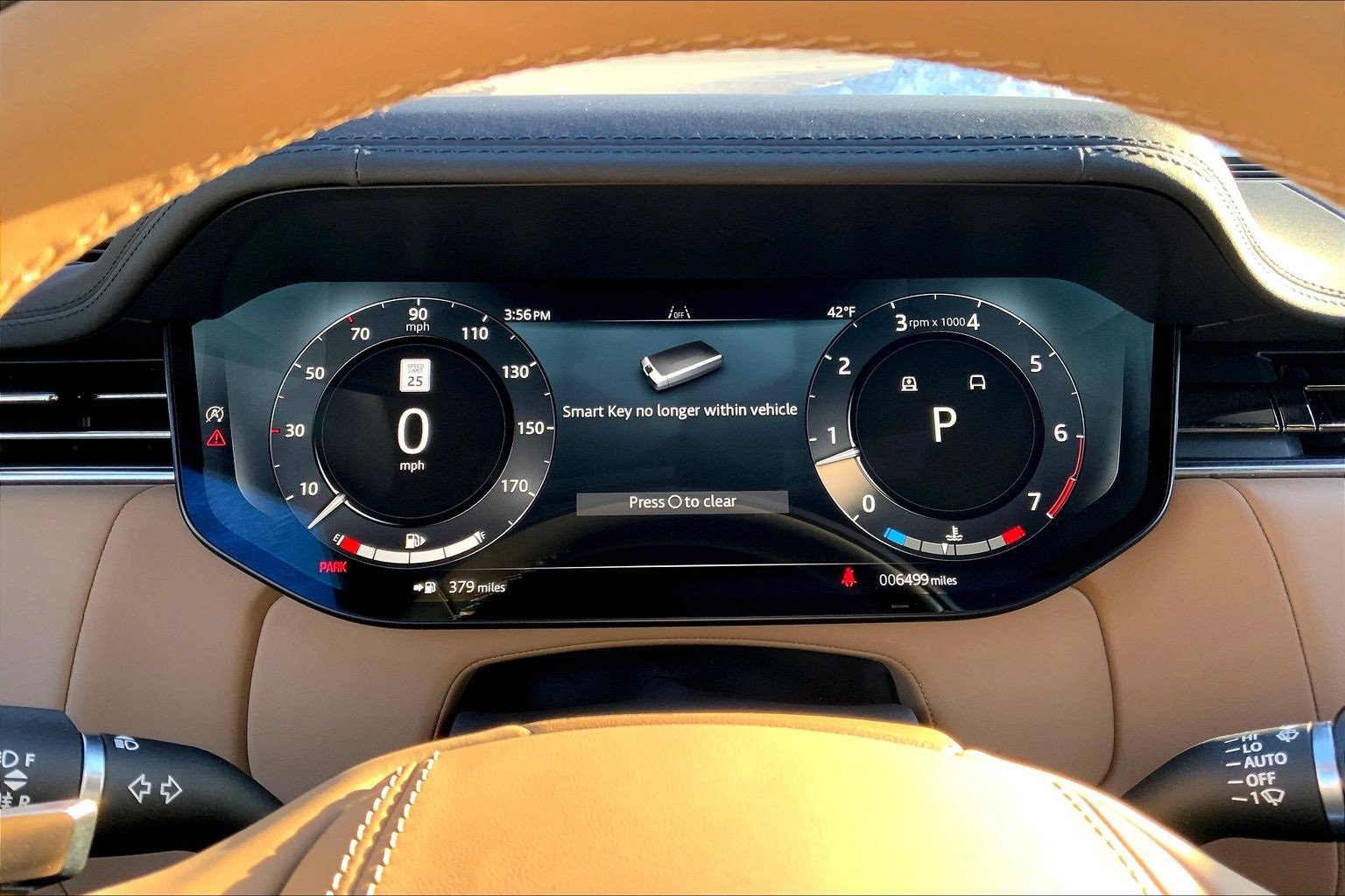 Used 2025 Land Rover Range Rover SE image 25