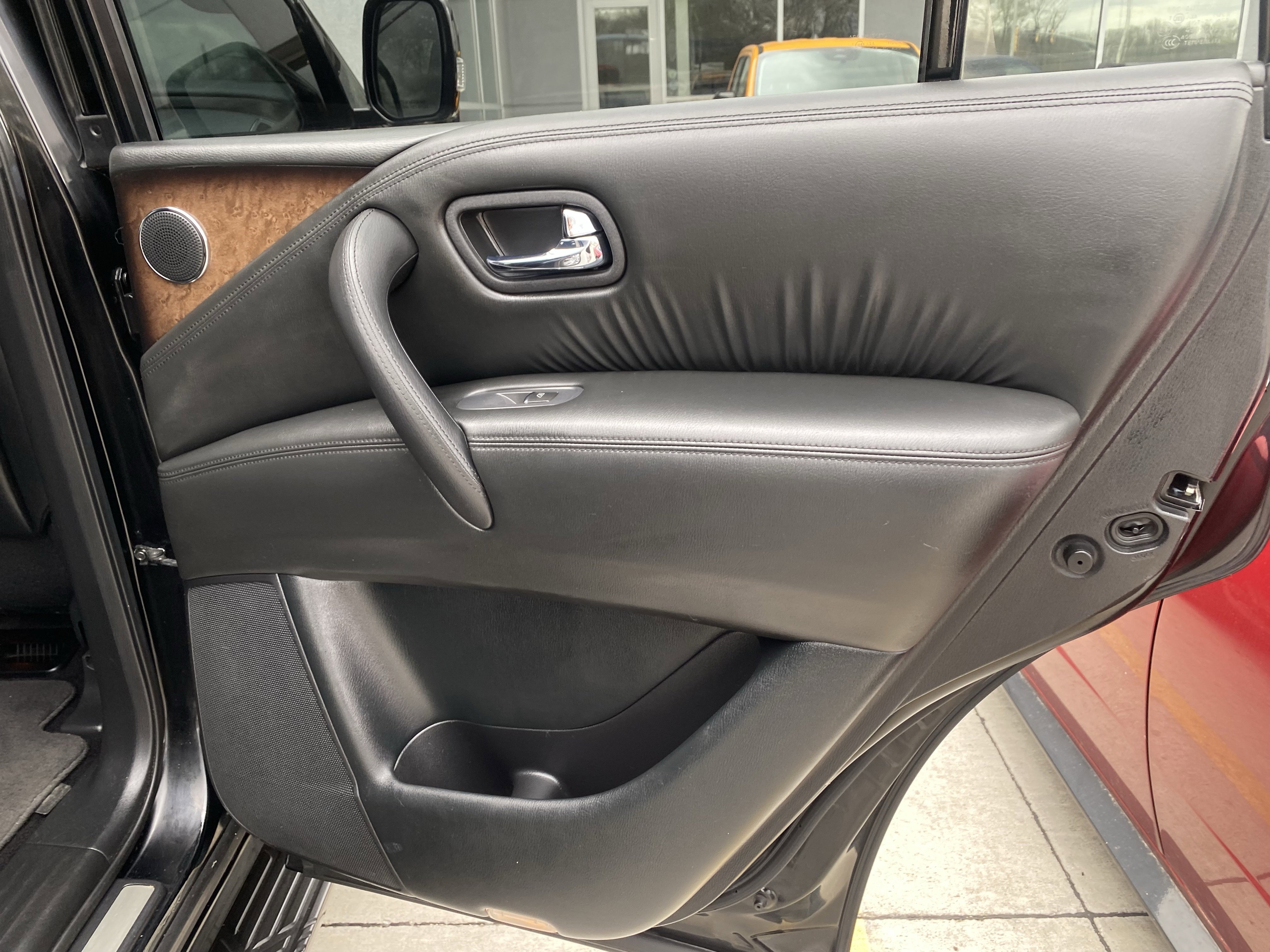 Used 2013 INFINITI QX56 4WD w/ Deluxe Touring Pkg image 6