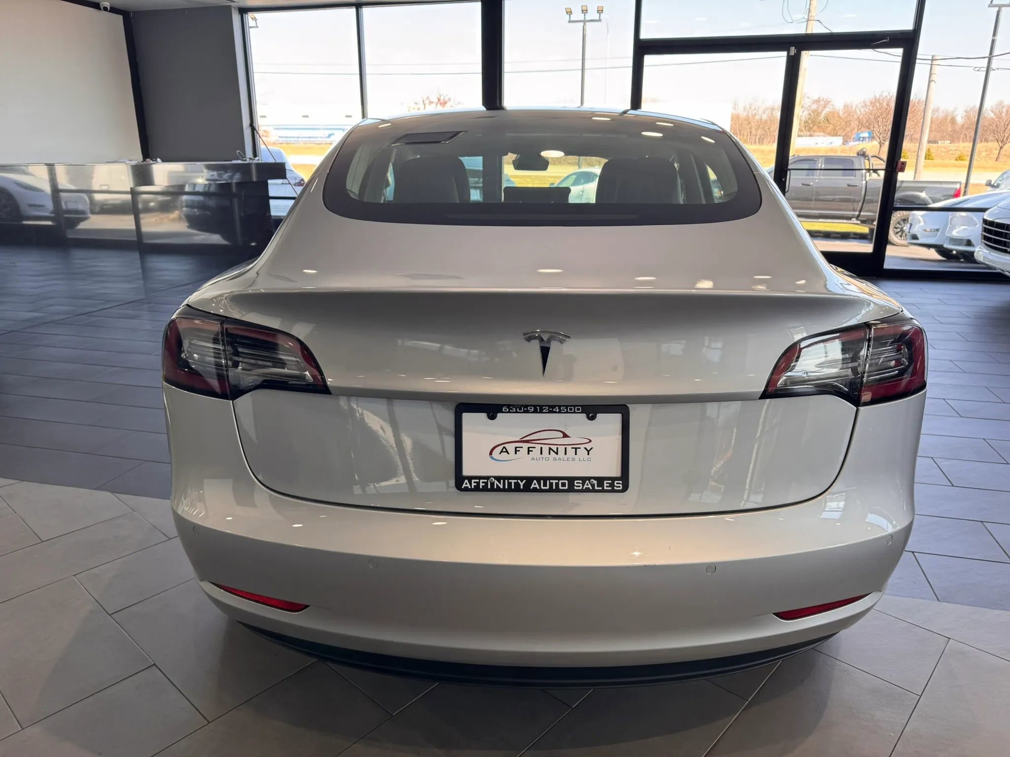 Used 2018 Tesla Model 3 Long Range image 4
