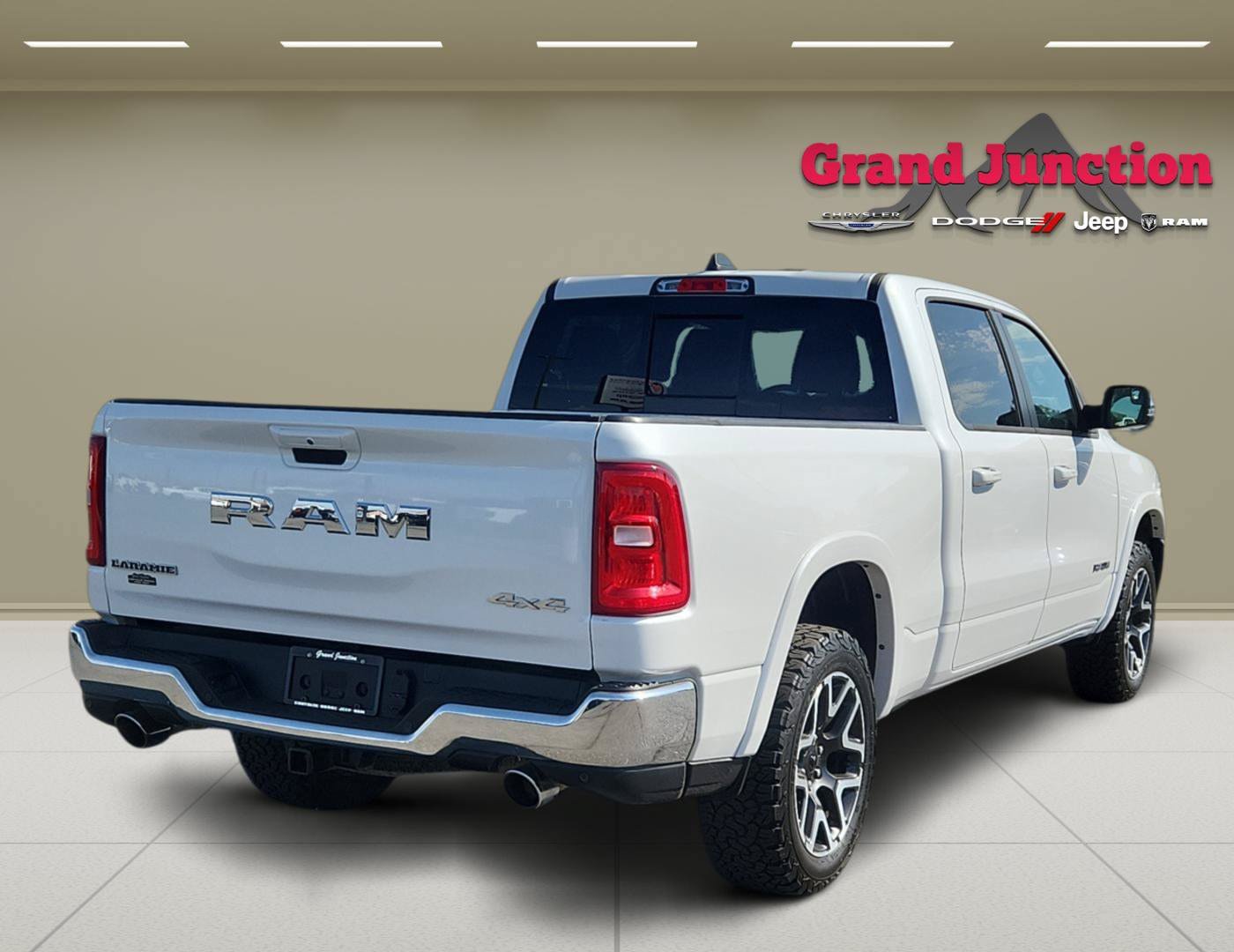Used 2025 RAM 1500 Laramie AWD/4WD image 4