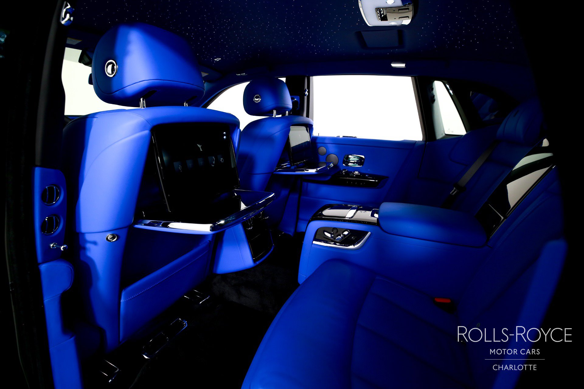 New 2027 Rolls-Royce Phantom Sedan RWD image 20