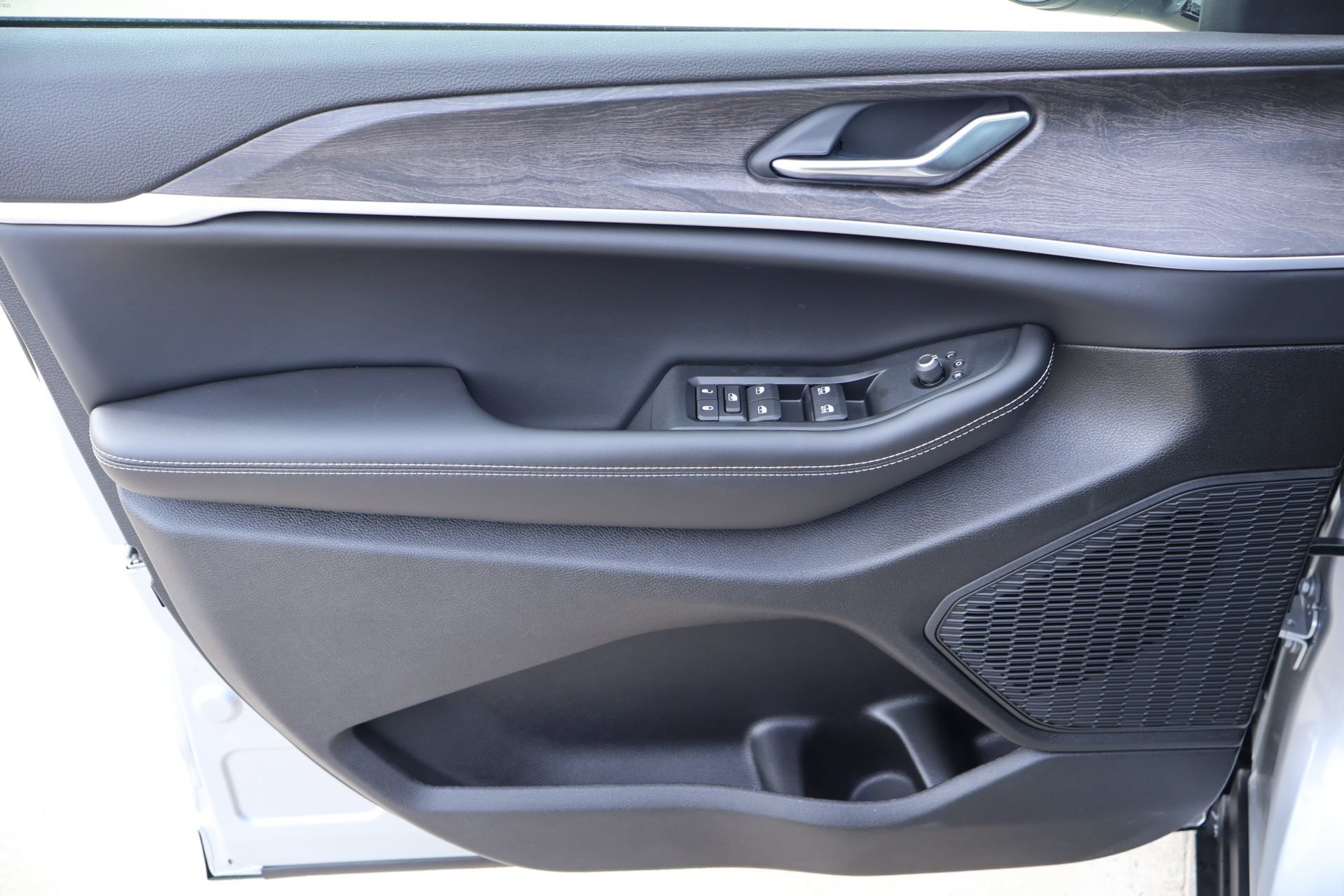 New 2026 Jeep Grand Cherokee Altitude RWD image 17