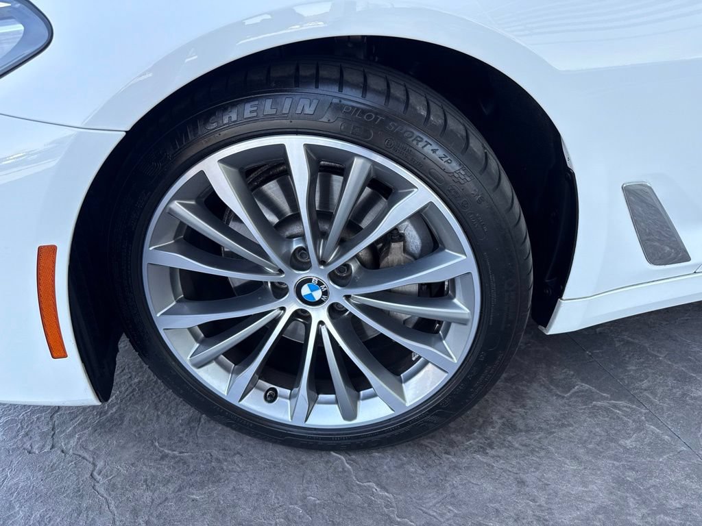 Used 2022 BMW 530i w/ Convenience Package RWD image 5