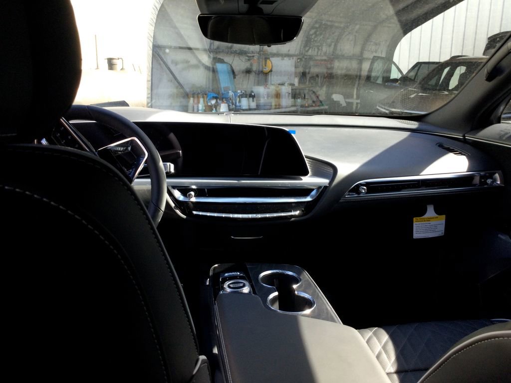 New 2026 Cadillac Lyriq V image 32