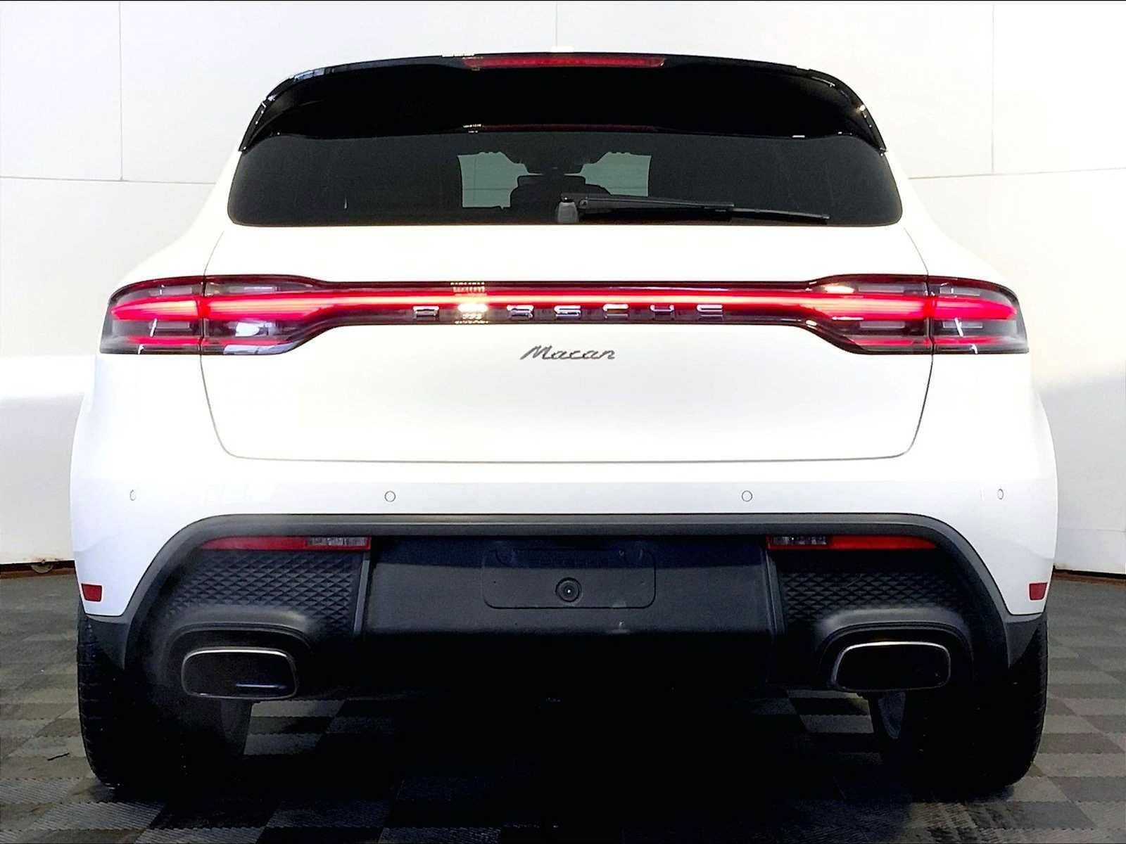 Certified 2023 Porsche Macan image 6