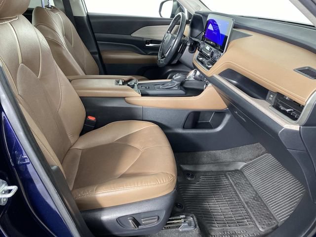 Used 2024 Toyota Grand Highlander AWD image 11