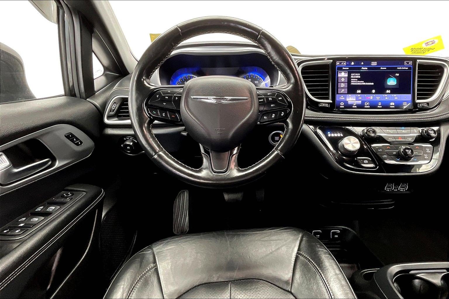 Used 2021 Chrysler Pacifica Touring-L w/ S Appearance Package FWD image 4