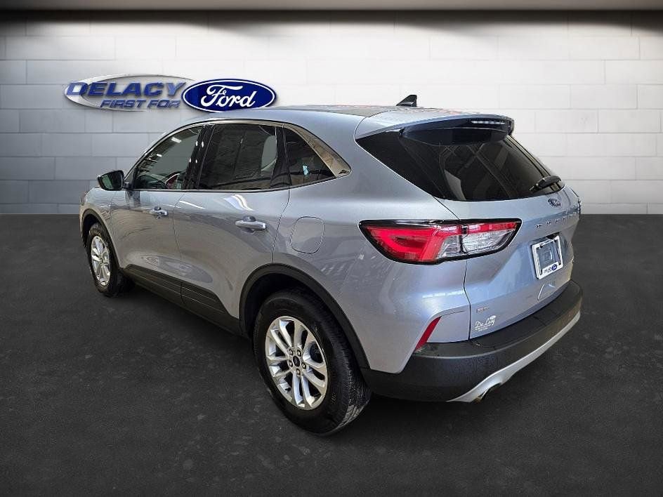 Used 2022 Ford Escape SE w/ Convenience Package image 3