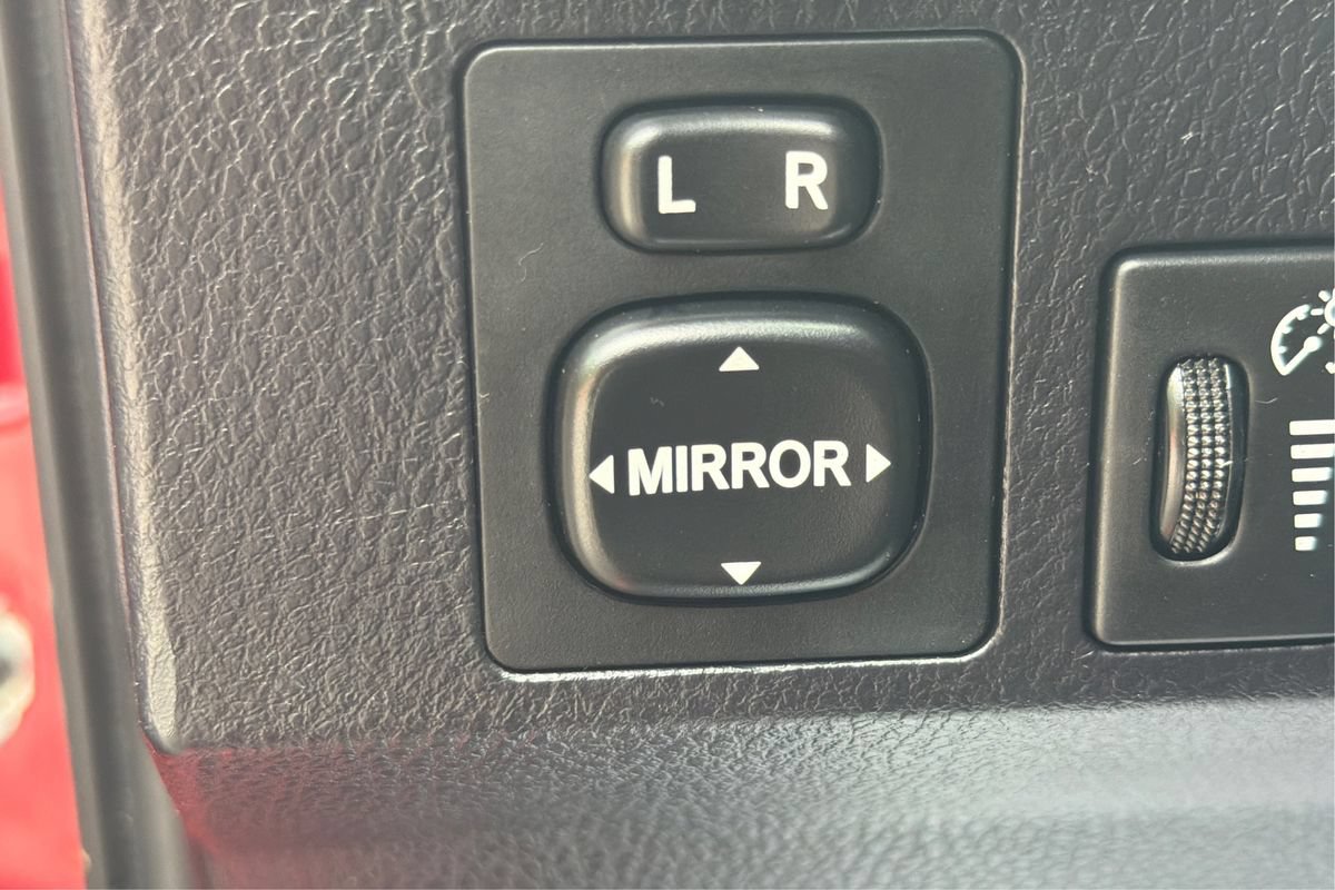 Used 2017 Toyota RAV4 LE FWD image 33