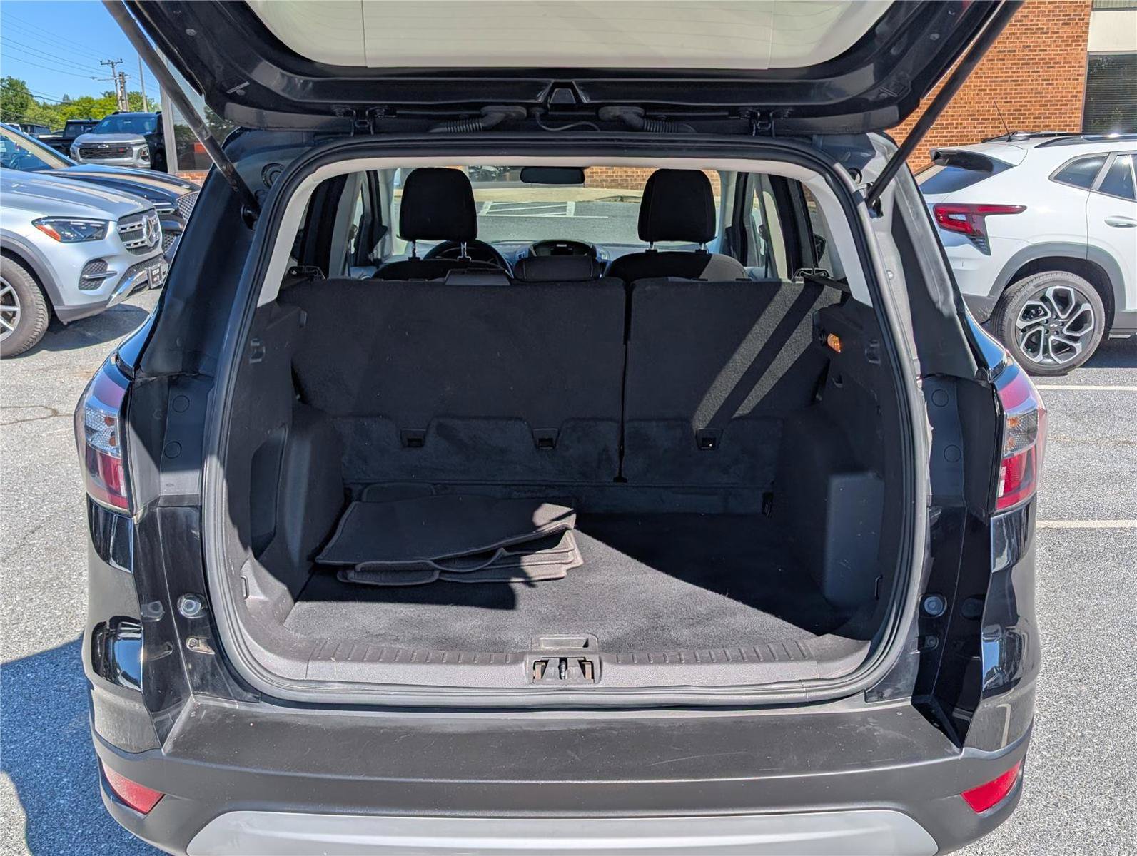 Used 2017 Ford Escape SE FWD image 14