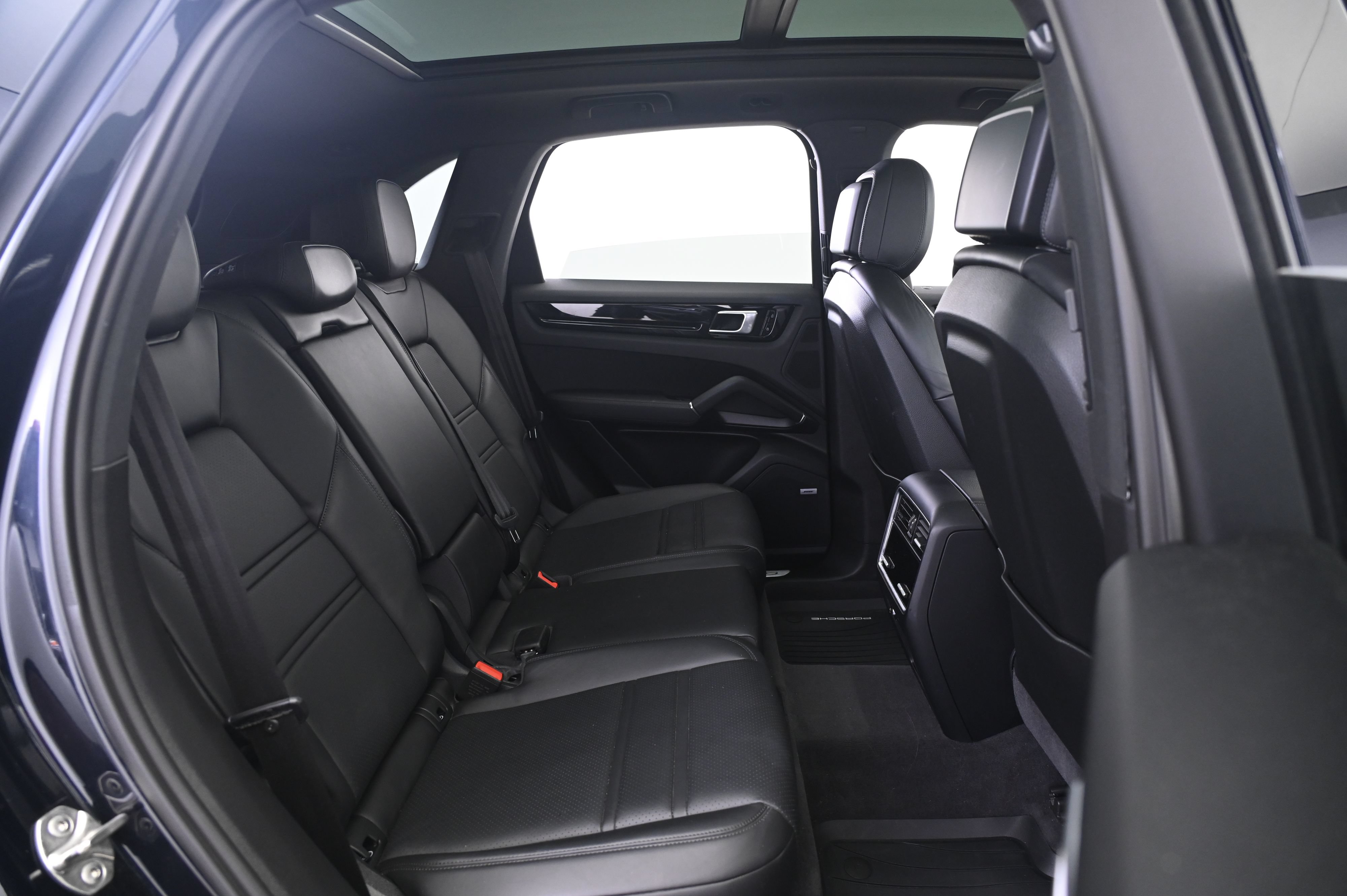 Certified 2020 Porsche Cayenne AWD/4WD image 18