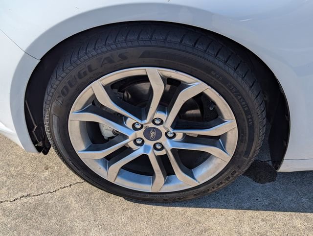 Used 2017 Ford Fusion SE w/ Equipment Group 201A FWD image 9