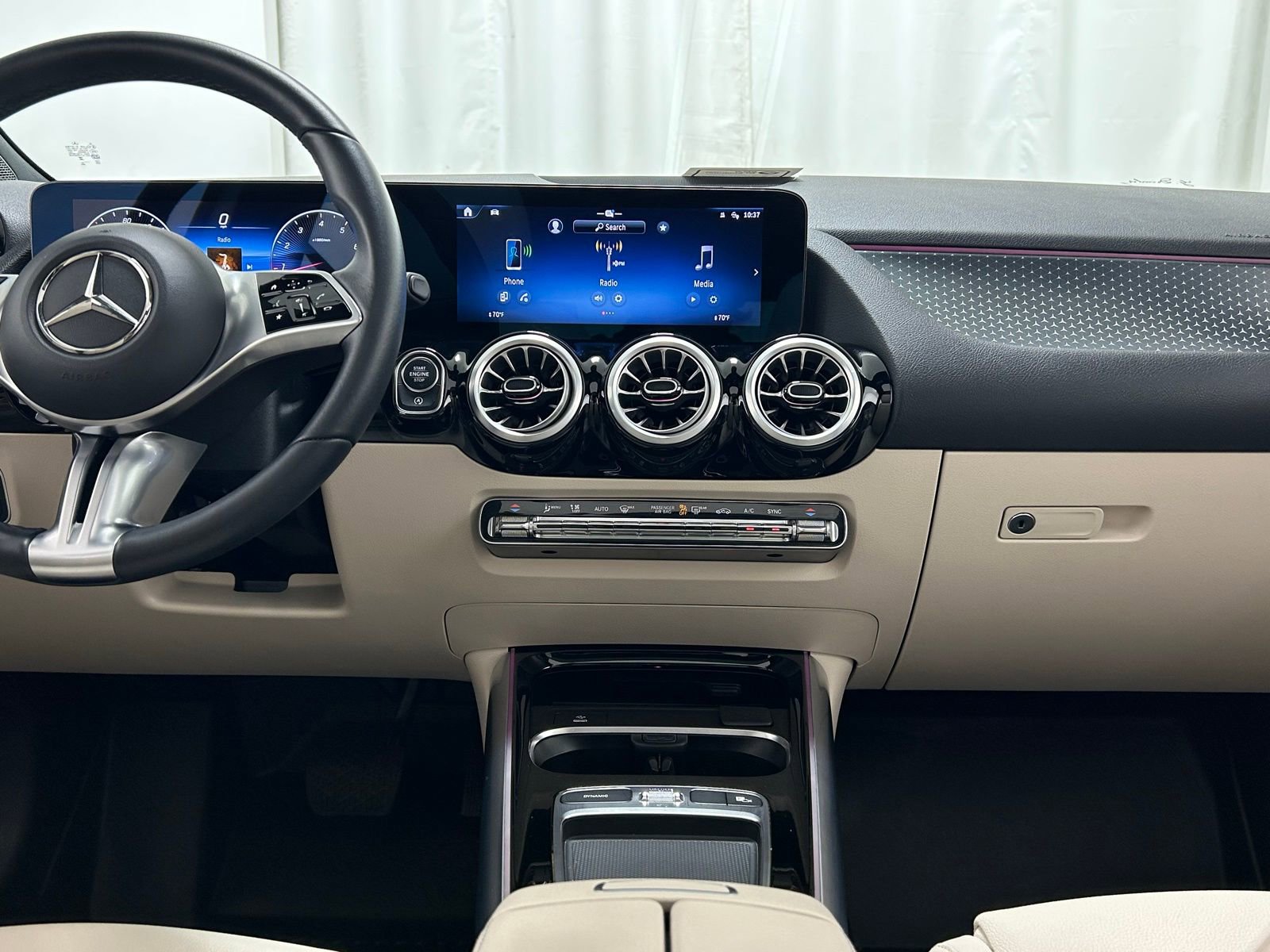 Used 2025 Mercedes-Benz GLA 250 4MATIC image 9