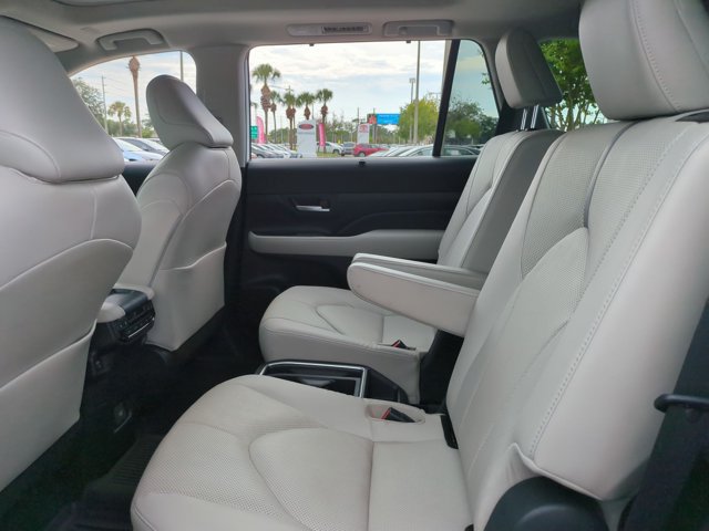 Certified 2025 Toyota Grand Highlander AWD image 18