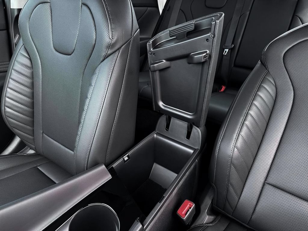 New 2026 Hyundai Elantra Limited FWD image 18